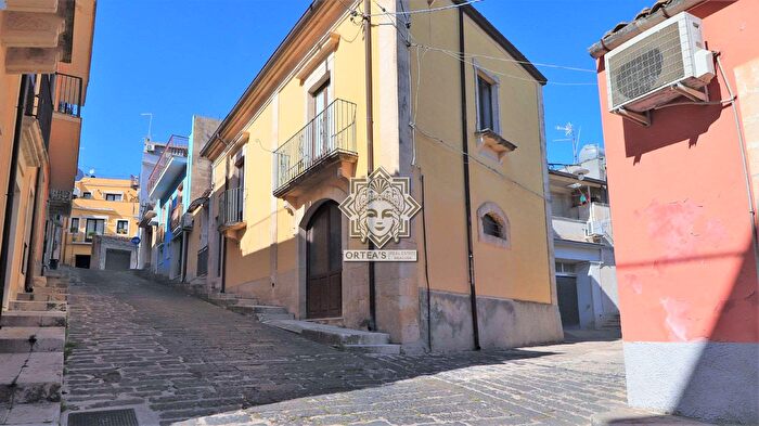 Casa con 6 locali in vendita in Via Fiume Grande, Palazzolo Acreide