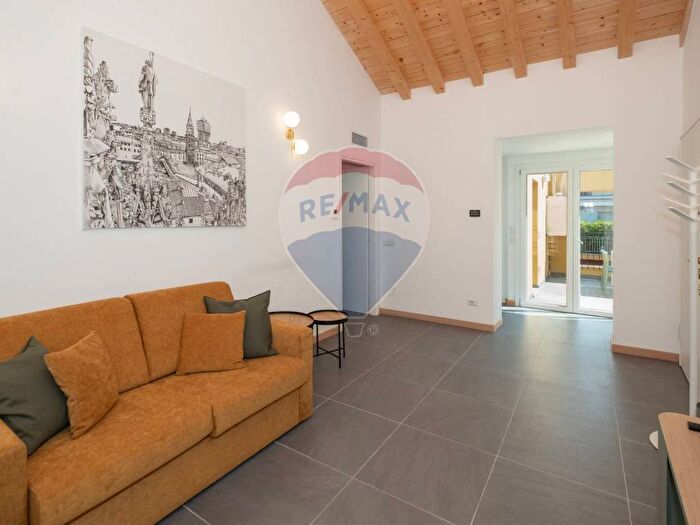 Casa trilocale in affitto in Via Sebastiano Del Piombo, Monte Rosa Lotto, Milano