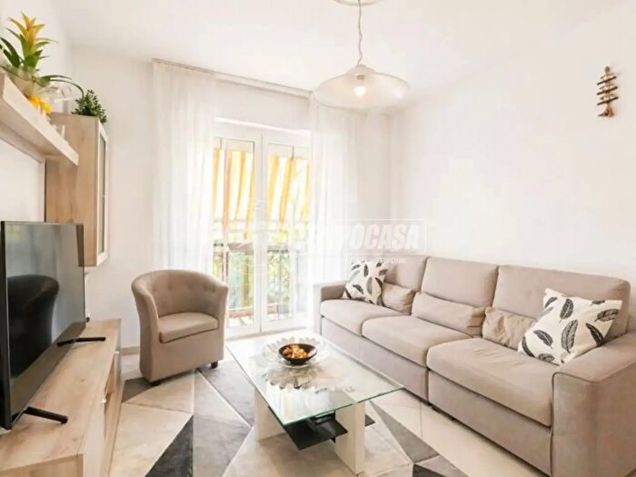 Appartamento trilocale in vendita in Via Italia, Calco