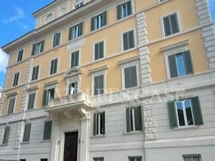 Appartamento trilocale in affitto in Via Lovanio, Roma