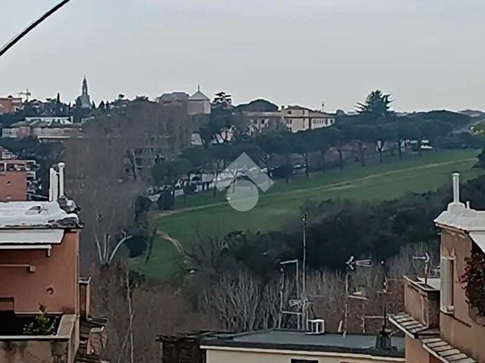Appartamento quadrilocale in vendita in Attico Via Trebio Littore, Roma