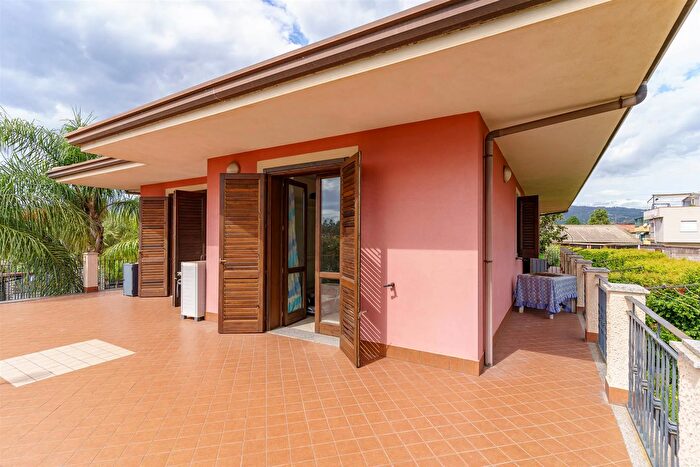 Appartamento bilocale in vendita in Via Carrata III Traversa Mascali, Mascali