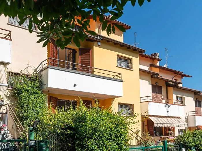 Casa con 5 locali in vendita in Via Vigorelli, Casteggio