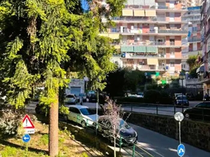 Appartamento trilocale in affitto in Via Michelangelo da Caravaggio, Napoli