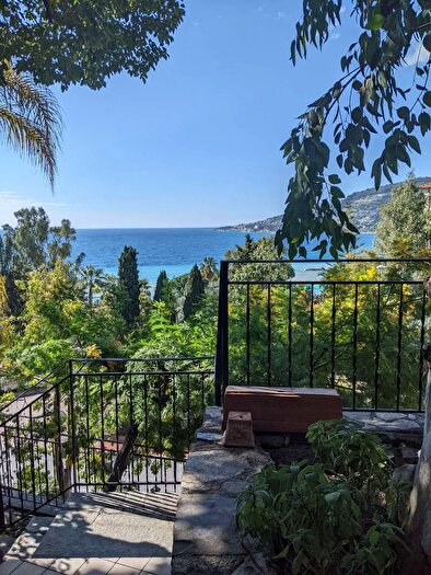 Appartamento trilocale in vendita in Via delle Rose, Ospedaletti