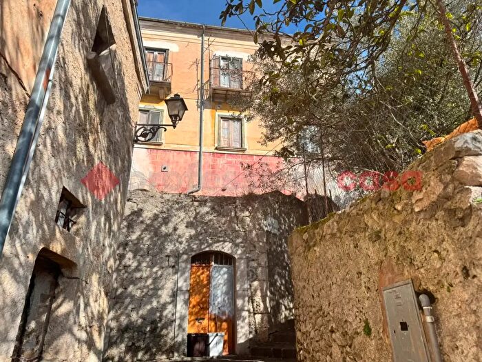 Casa con 8 locali in vendita in Via Guglielmo Marconi, Pesche