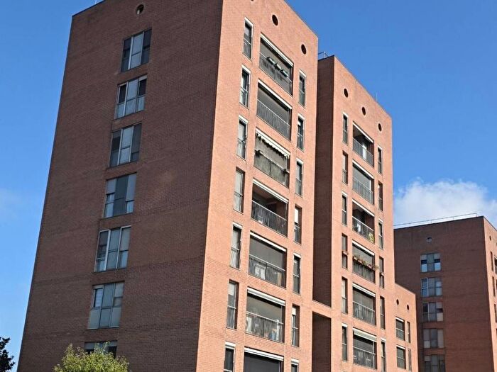 Appartamento bilocale in affitto in Via Francesco Gonin, Giambellino, Milano