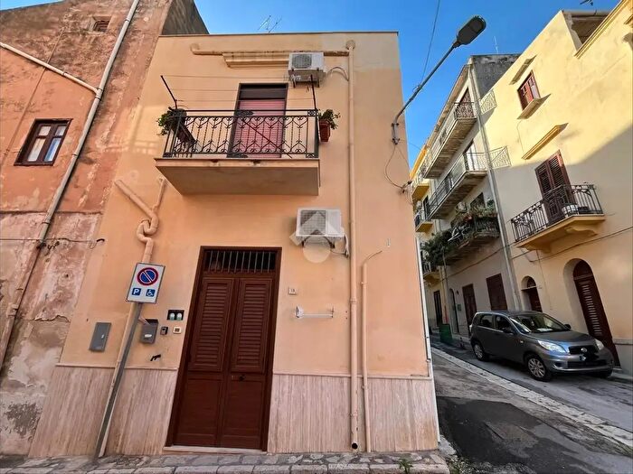 Appartamento con 5 locali in vendita in Via Nino Bixio, Castellammare Del Golfo