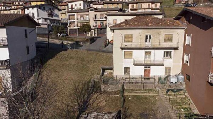 Casa con 6 locali in vendita in Via Prealpina Inferiore, Gorno