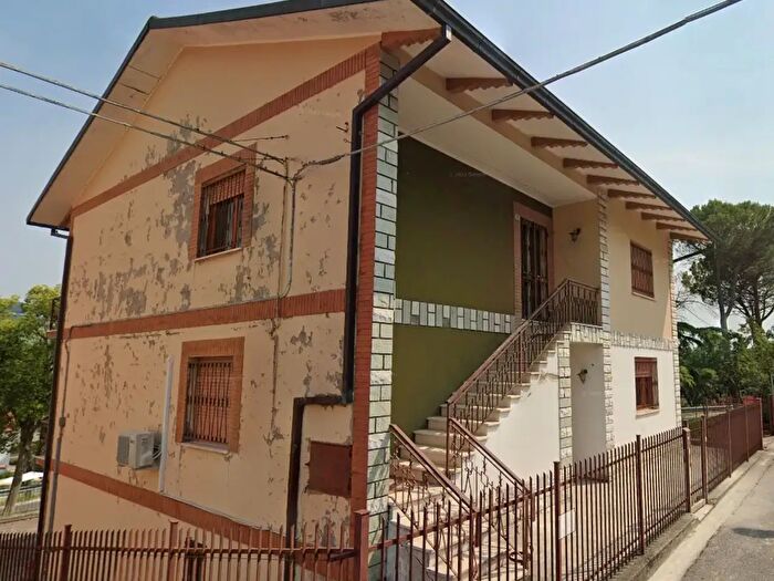 Casa con 12 locali in vendita in Piazza Capelli, Novafeltria