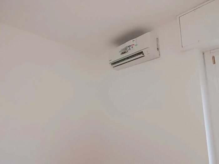 Appartamento trilocale in affitto in Via Andrea Maffei, Milano