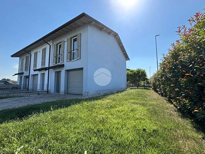 Appartamento quadrilocale in vendita in Via Donizetti, Castel Gabbiano