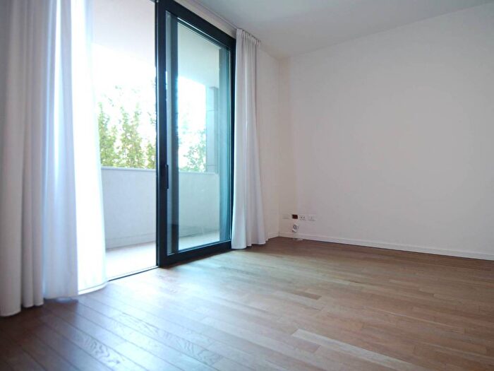 Appartamento trilocale in affitto in Via Savona, Solari, Milano