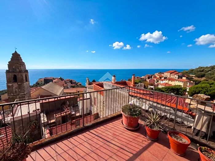 Casa con 5 locali in vendita in Via Cairoli, Cipressa