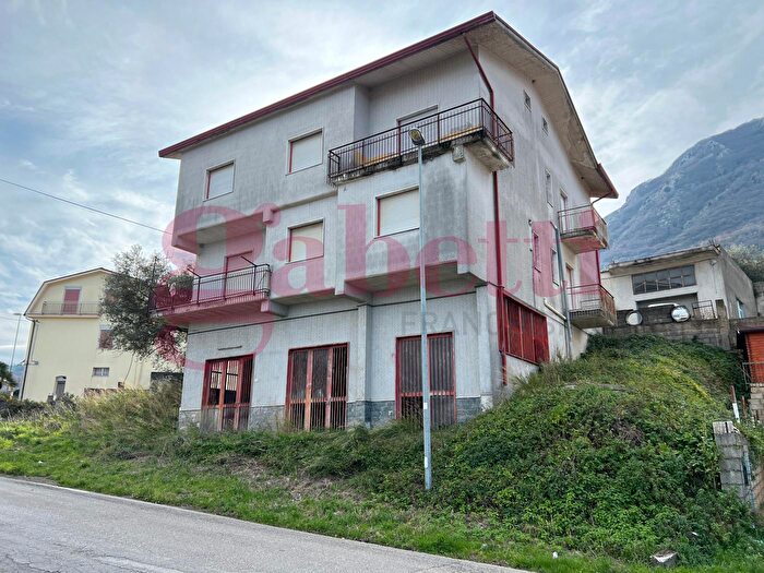 Casa con 14 locali in vendita in Via Sterpara Snc, Paupisi