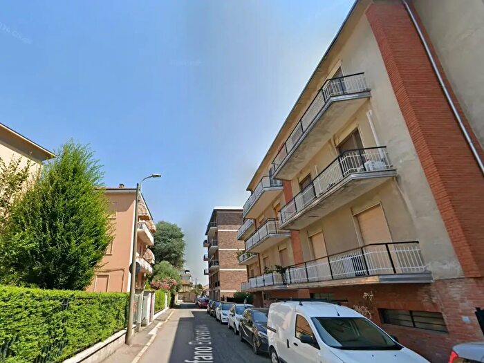 Appartamento trilocale in affitto in Via Ugo Foscolo, Pavia