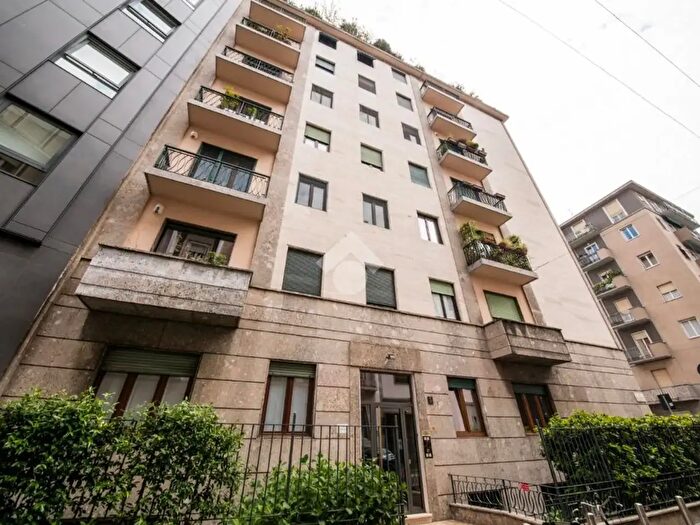 Appartamento bilocale in vendita in Via San Senatore, Milano