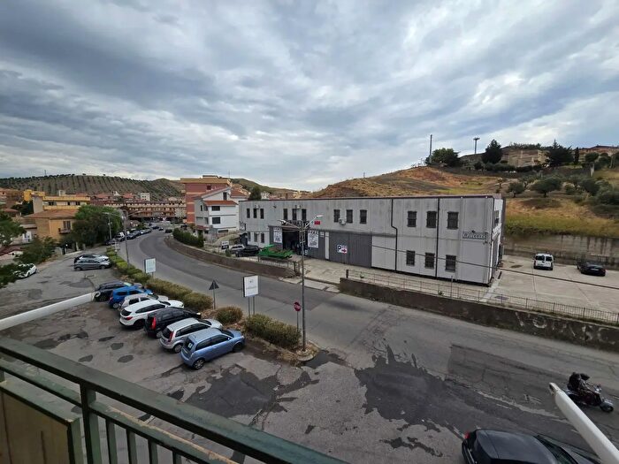 Appartamento con 6 locali in affitto in Viale Magna Grecia, Catanzaro