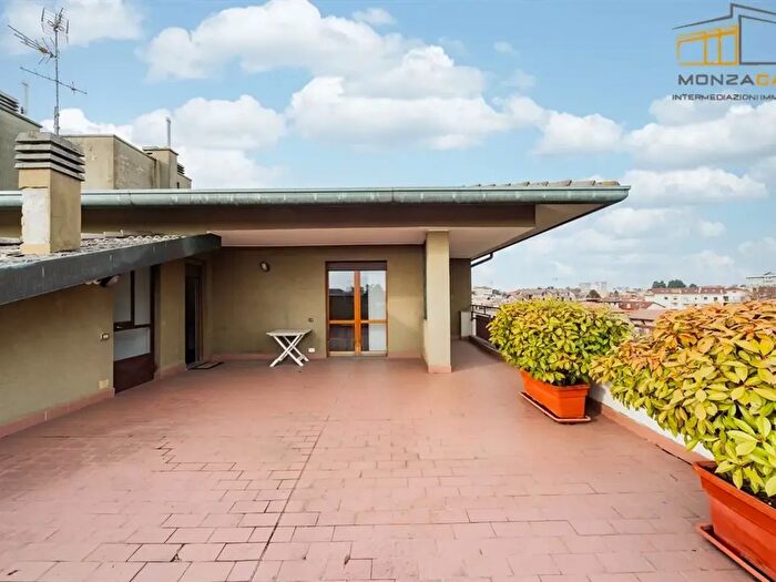 Appartamento quadrilocale in vendita in Via Trieste, Lissone