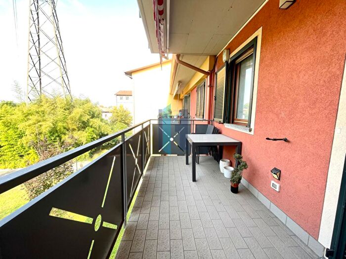 Appartamento trilocale in vendita in Via Ponte e, Brescia