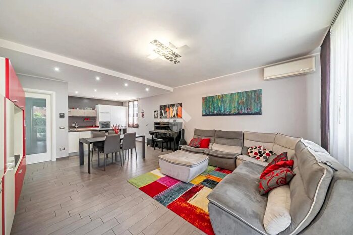 Casa con 5 locali in vendita in Piazza Pighini, Scandiano