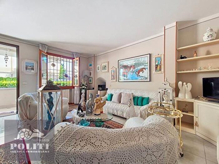 Appartamento con 6 locali in vendita in Via Raffaello Sanzio, Empoli