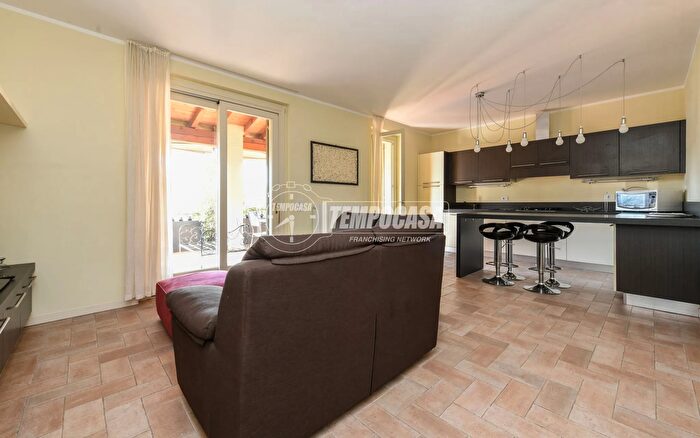 Appartamento trilocale in vendita in Via Cavalier Giovanni Bertini Soiano, Soiano Del Lago