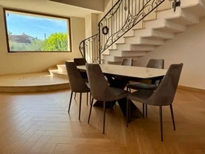 Casa con 6 locali in vendita in Via dei Platani, Elice