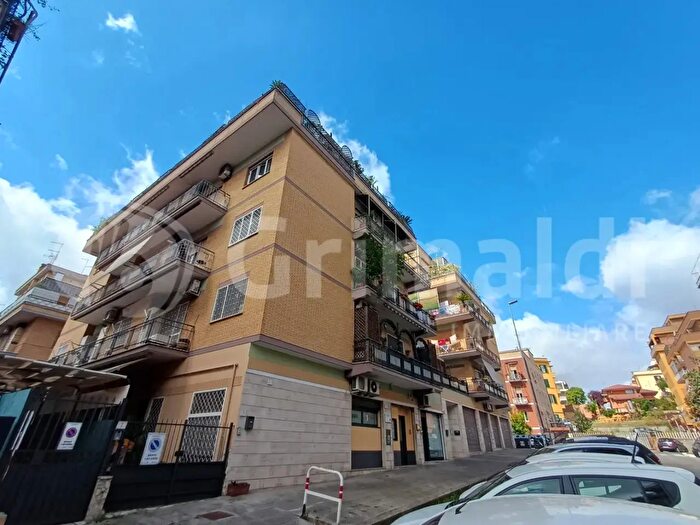 Appartamento trilocale in vendita in Via dei Giunchi, Roma