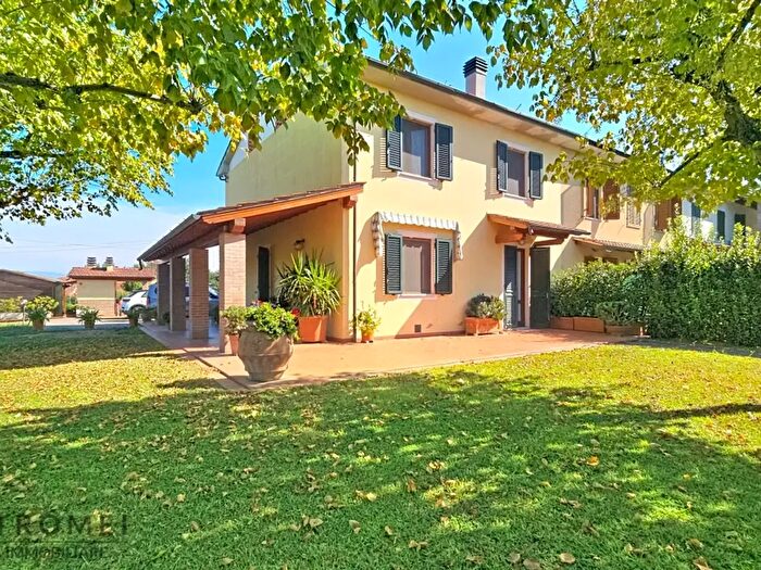 Casa con 6 locali in vendita in Via Sandro Pertini, Altopascio