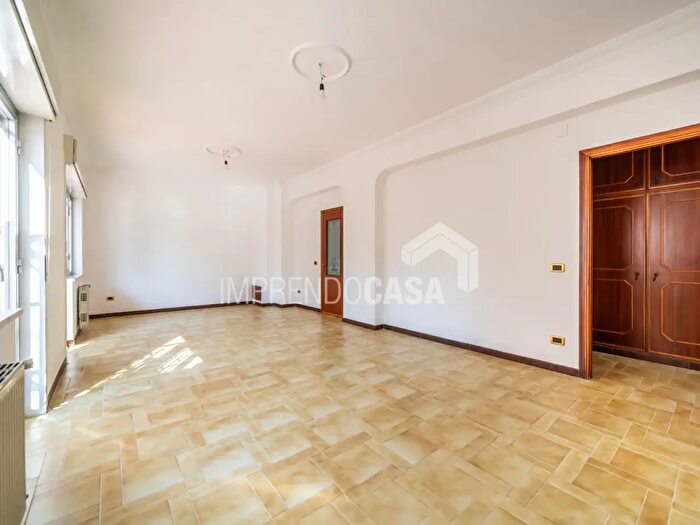 Appartamento con 5 locali in affitto in Viale Placido Rizzotto, Palermo