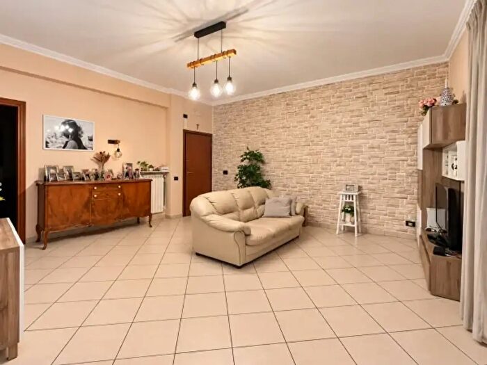 Appartamento trilocale in vendita in Via Termini Imerese, Roma