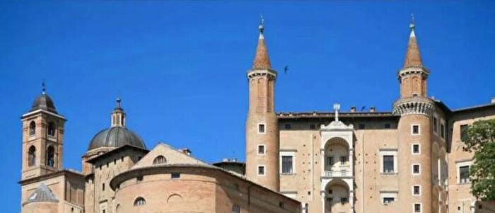 Appartamento quadrilocale in vendita in Via Vittorio Veneto, Urbino