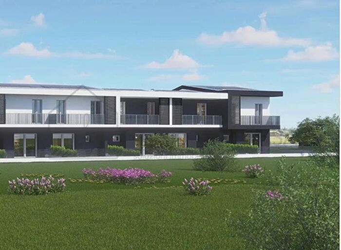 Casa con 6 locali in vendita in Via Campana, Cesena