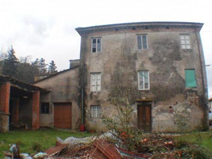Casa con 6 locali in vendita in Via del Caporale, Lucca