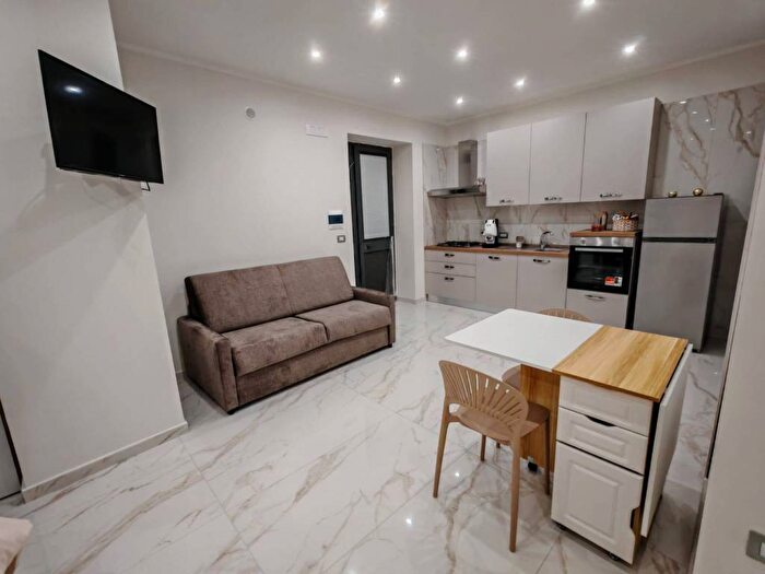 Appartamento monolocale in affitto in Corso Umberto I, Centro, Casalnuovo di Napoli