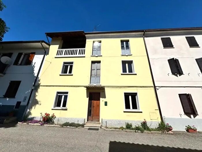 Casa con 6 locali in vendita in Via Luigi Einaudi, Godiasco Salice Terme