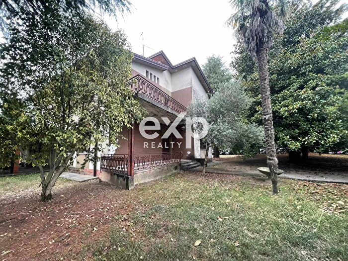 Casa con 9 locali in vendita in Porcia