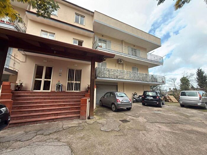 Appartamento trilocale in affitto in Via Vicinale Romano, Pianura, Napoli