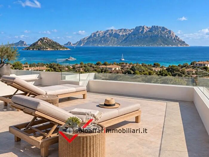 Casa con 9 locali in vendita in Golfo Aranci