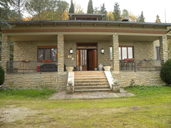 Casa con 15 locali in vendita in Perugia