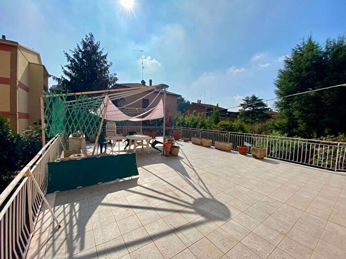 Appartamento con 6 locali in affitto in Viale Antonio Gramsci, Sacca Stazione, Modena