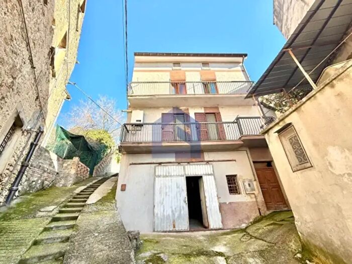 Casa con 6 locali in vendita in Via Sant'Anna, Bomba
