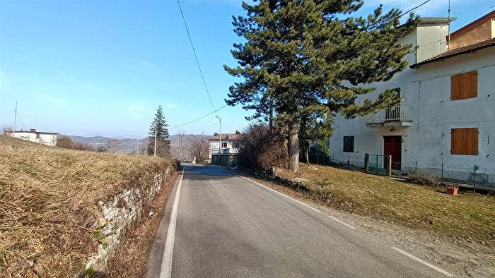 Casa trilocale in vendita in Via Monzale Camugnano, Camugnano