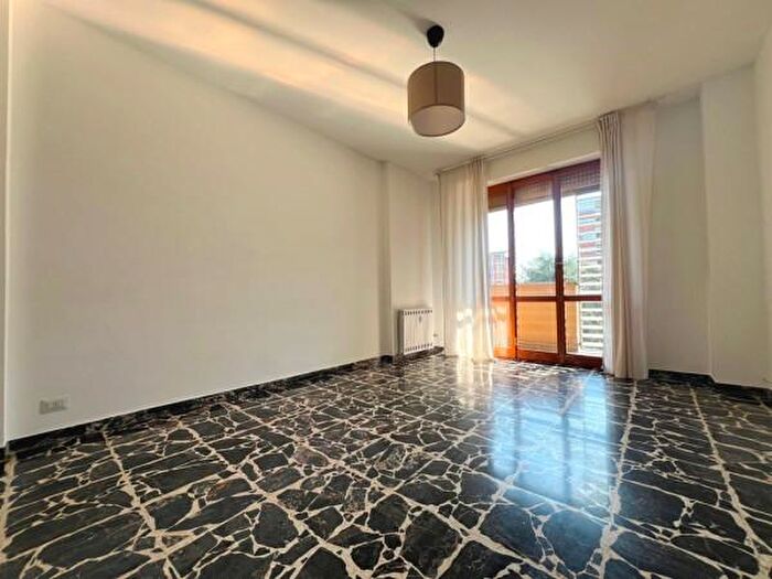 Appartamento trilocale in vendita in Via Pergine, Milano