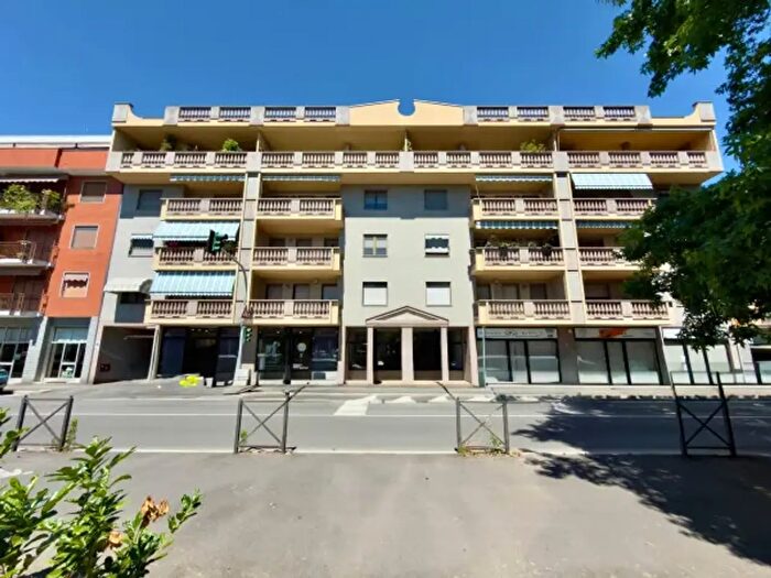 Appartamento con 5 locali in vendita in Via Marzo, Novara
