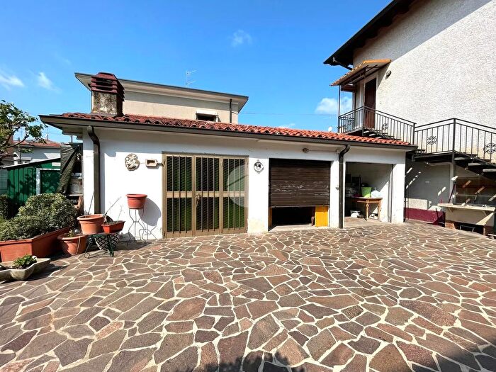 Appartamento trilocale in vendita in Via dei Gelsi, Brescia