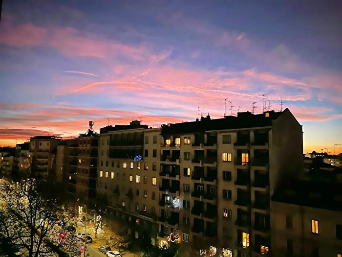 Appartamento trilocale in affitto in Viale Emilio Caldara, Milano