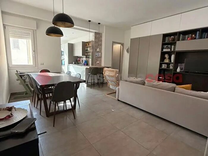 Appartamento trilocale in vendita in Via Vito Nicola De Tullio, Bari