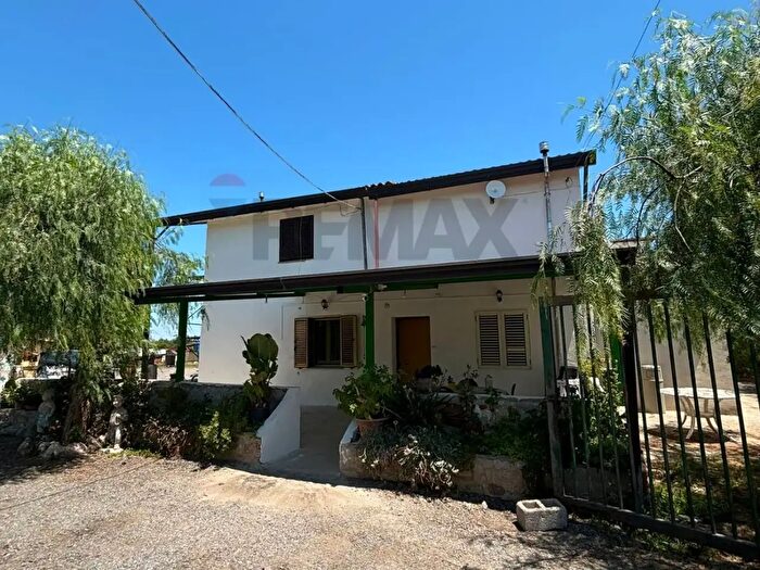 Casa con 12 locali in vendita in Cassano Allo Ionio
